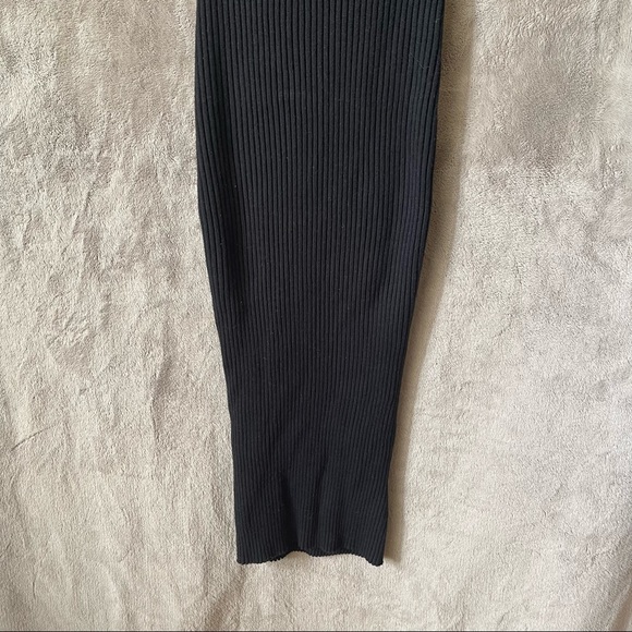 Windsor Black Open Back Sleeveless Turtleneck Sweater - Picture 5 of 13